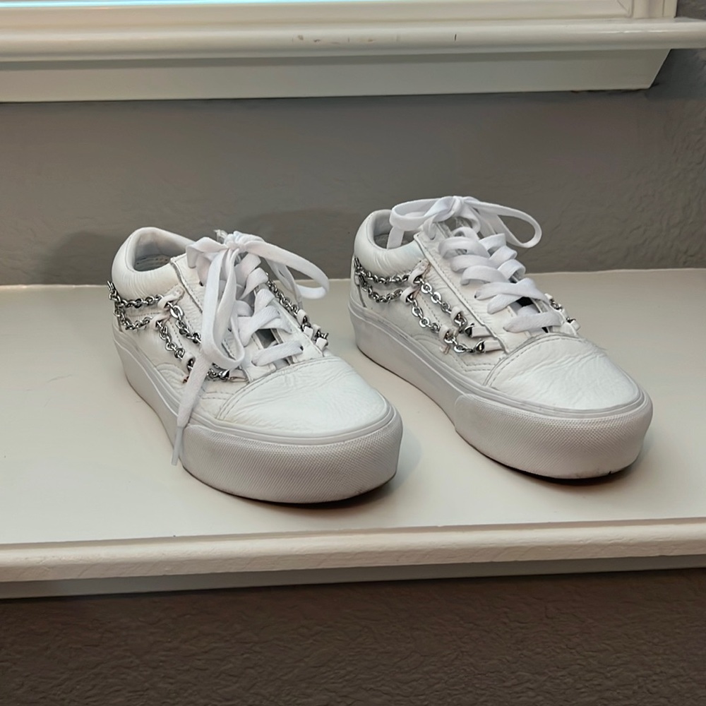 Low top white vans with cool silver chains on the sides. Never worn.